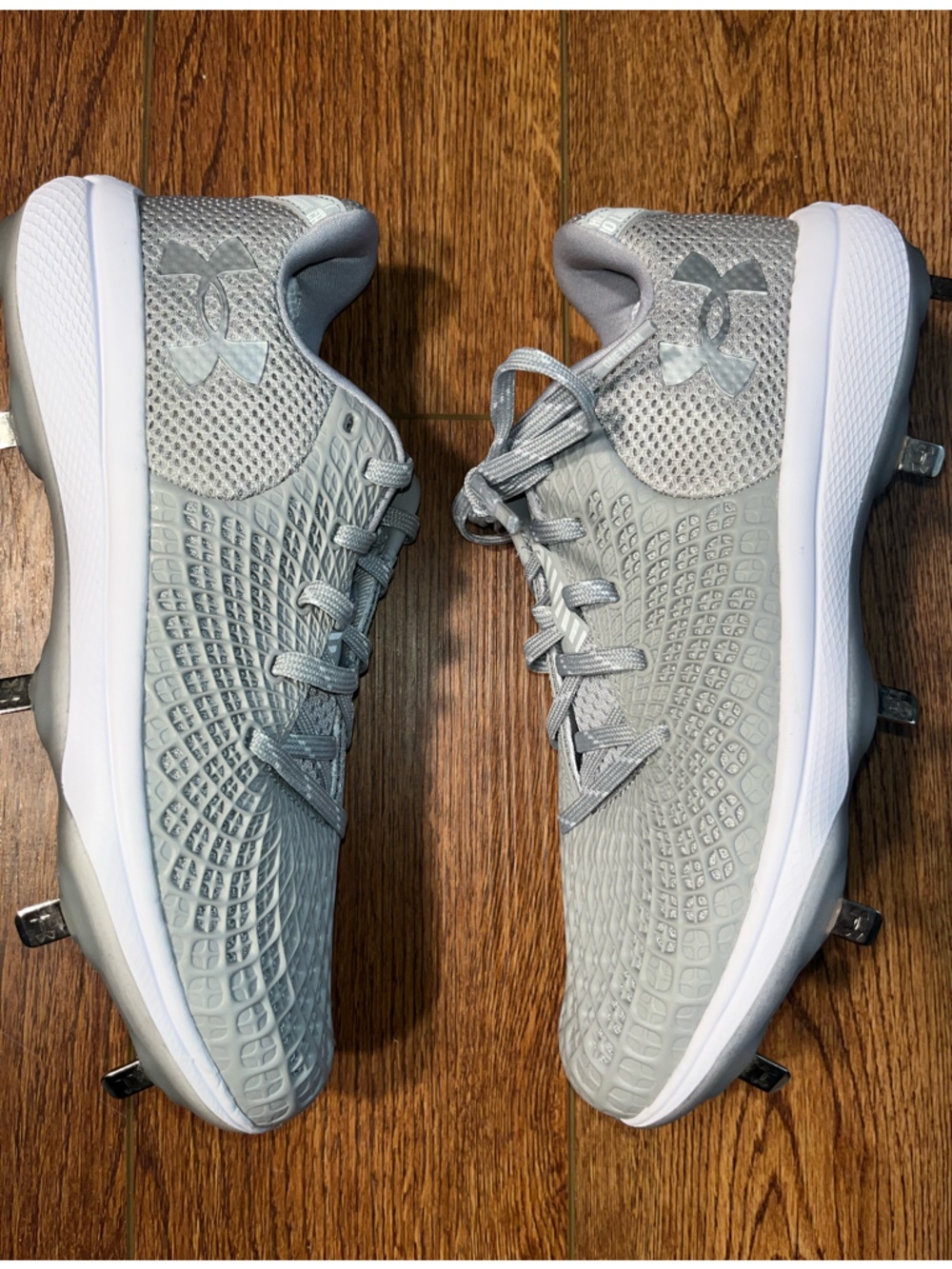 Under Armour UA Charged Glyde 2.0 MT Women’s 10 Gray Low Metal Softball Cleats